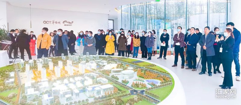 涿州市拟赴京杭深挂职人员一行参观调研涿州城市客厅项目