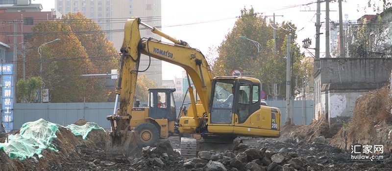 东兴街工程进度(挖地基)