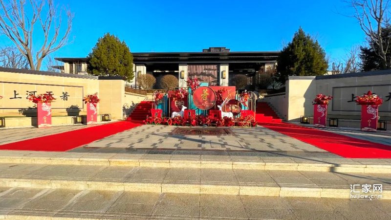 上河天著交房现场社区正门(2021-12-28)