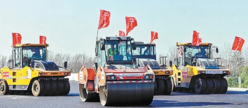 北京大兴机场北线高速西段工程路面沥青层已进入收尾阶段