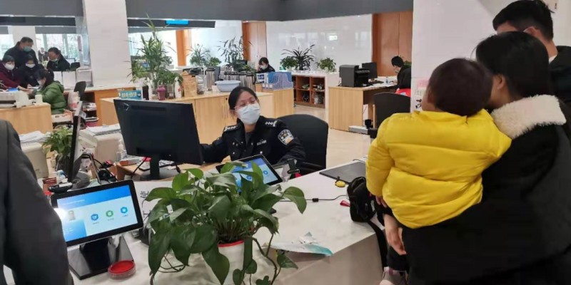 房产证更名给妻子丈夫不到场可以吗